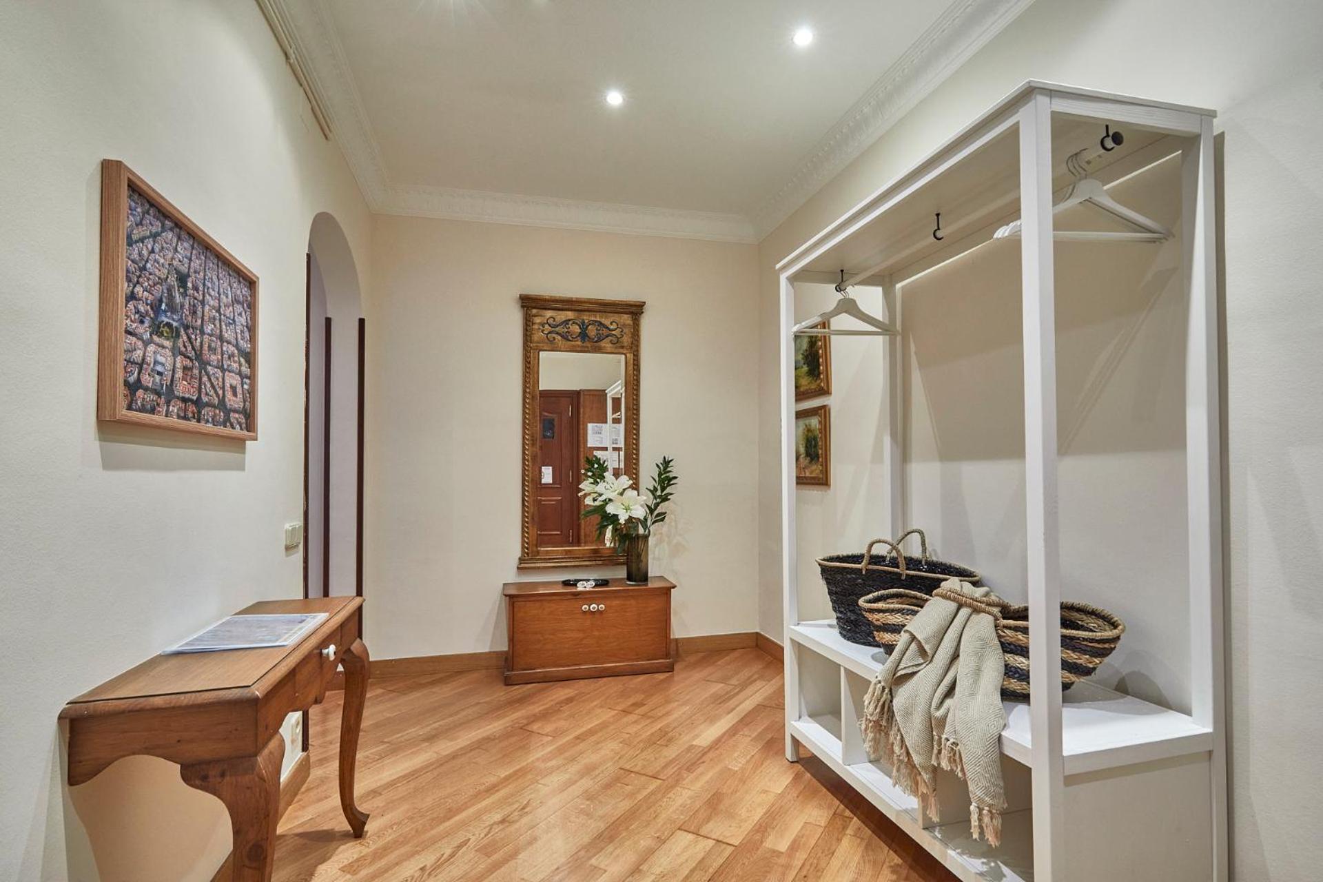 Apartament Bbarcelona Gaudi Avenue Flat *